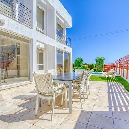 Athina Gardens Sea View *